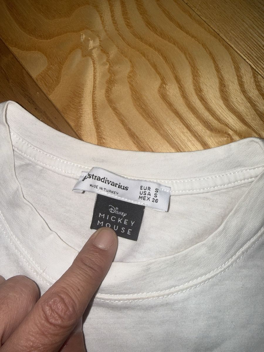 Stradivarius T-shirt: Mickey mouse tshirt von Stradivarius – Usato da Itingen venduto da jessi811 1