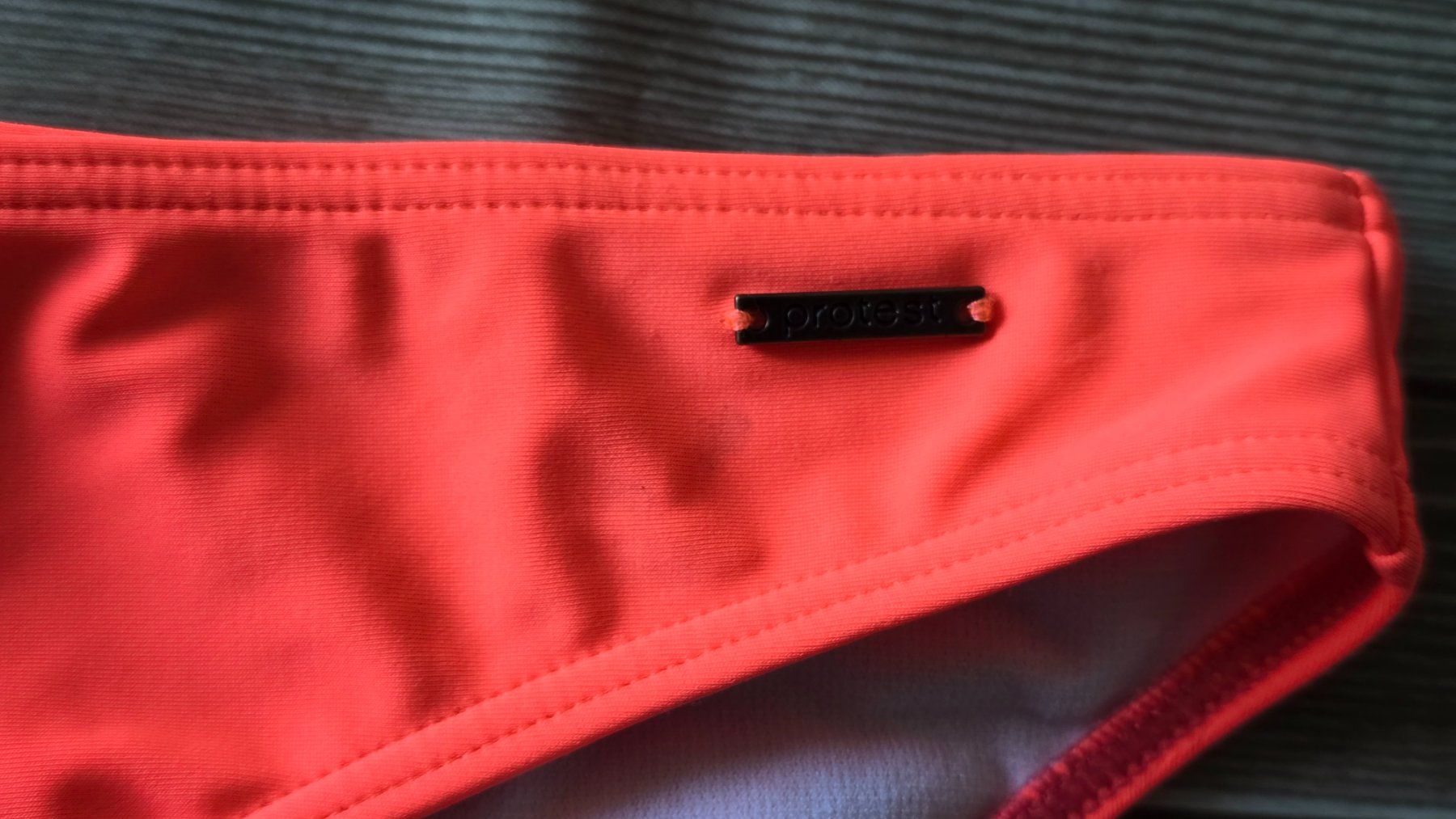 Protest Costumi da bagno & Bikini: Protest Bikini-Slip - 36 - Neon-Coral – Nuovo (secondo la descrizione) da Thalwil venduto da VitaMini 2