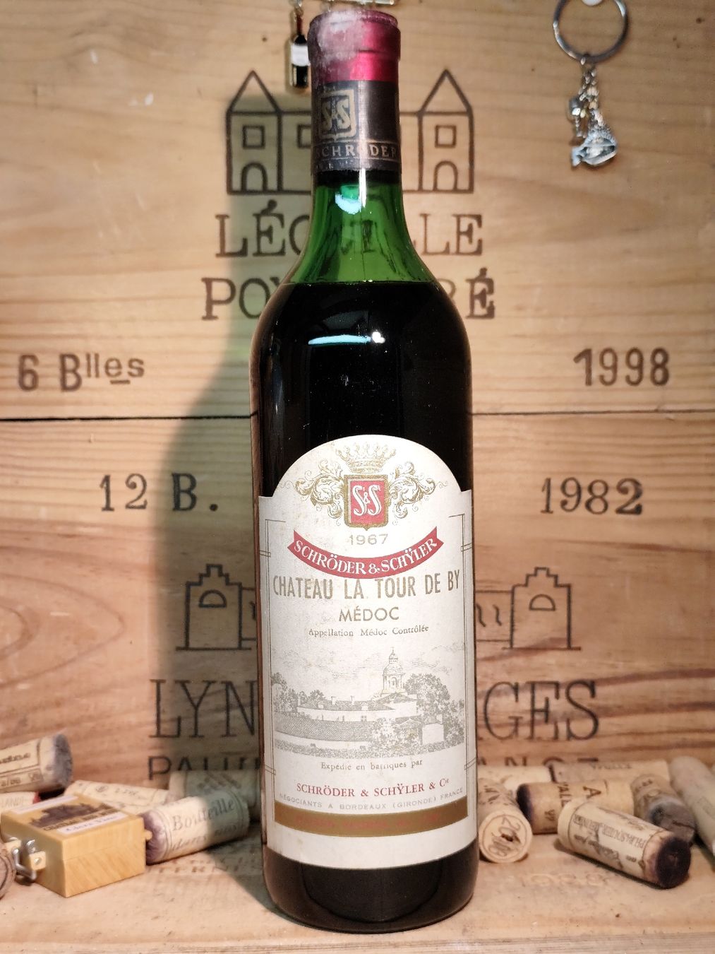 Vino: 1967 Château La Tour de By Médoc – Nuovo e nell'imballaggio originale da Büsserach venduto da Vintage-vins 4