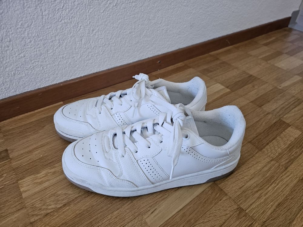 H&M Chaussures femmes: Weisse Damen Sneakers H&M, Grösse 39, – D'occasion à St.Gallen par amaka01 1