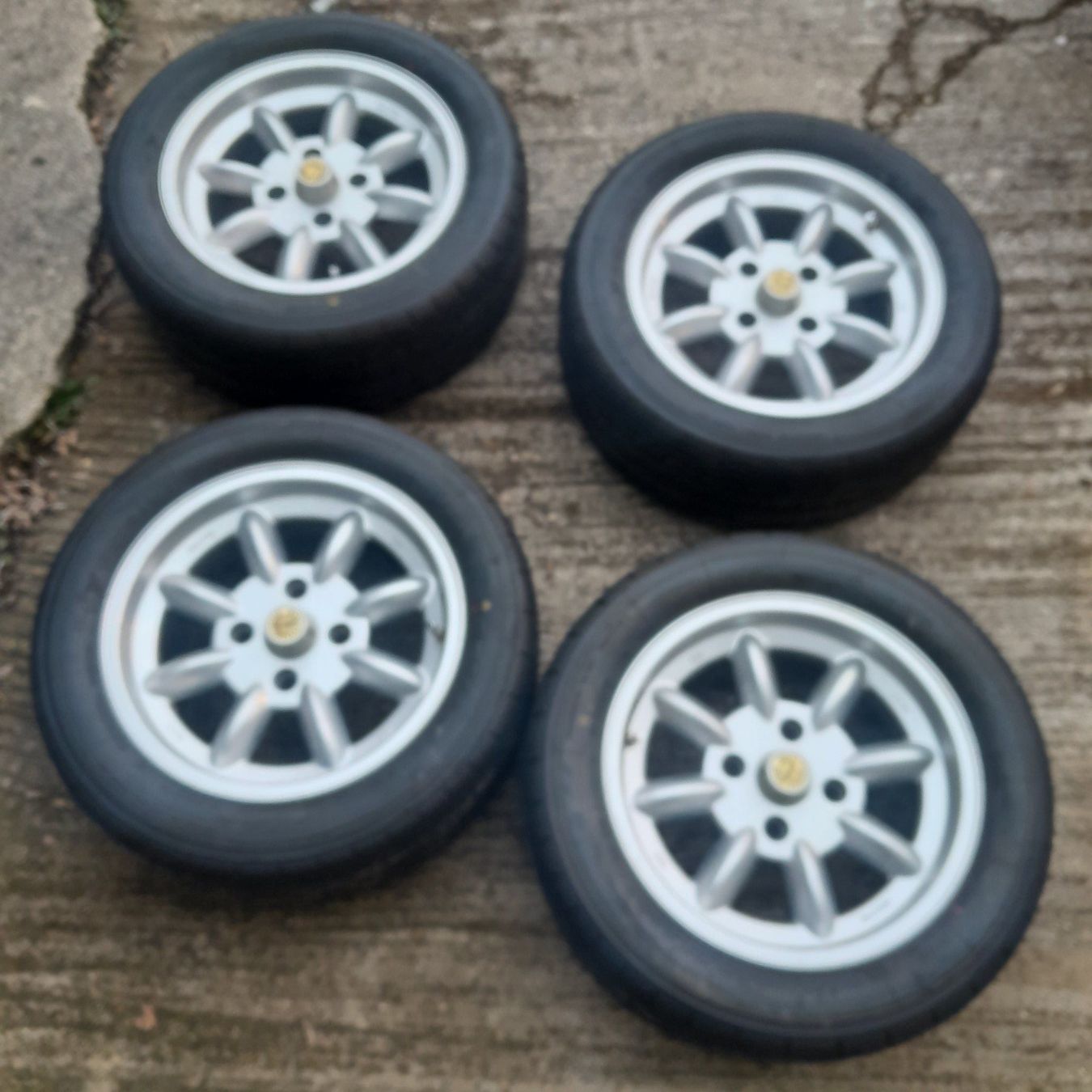 MG Cerchioni: Jantes Minilite pour MG, Triumph, Austin-Healey... – Usato da Cuarny venduto da Micro-tracteur