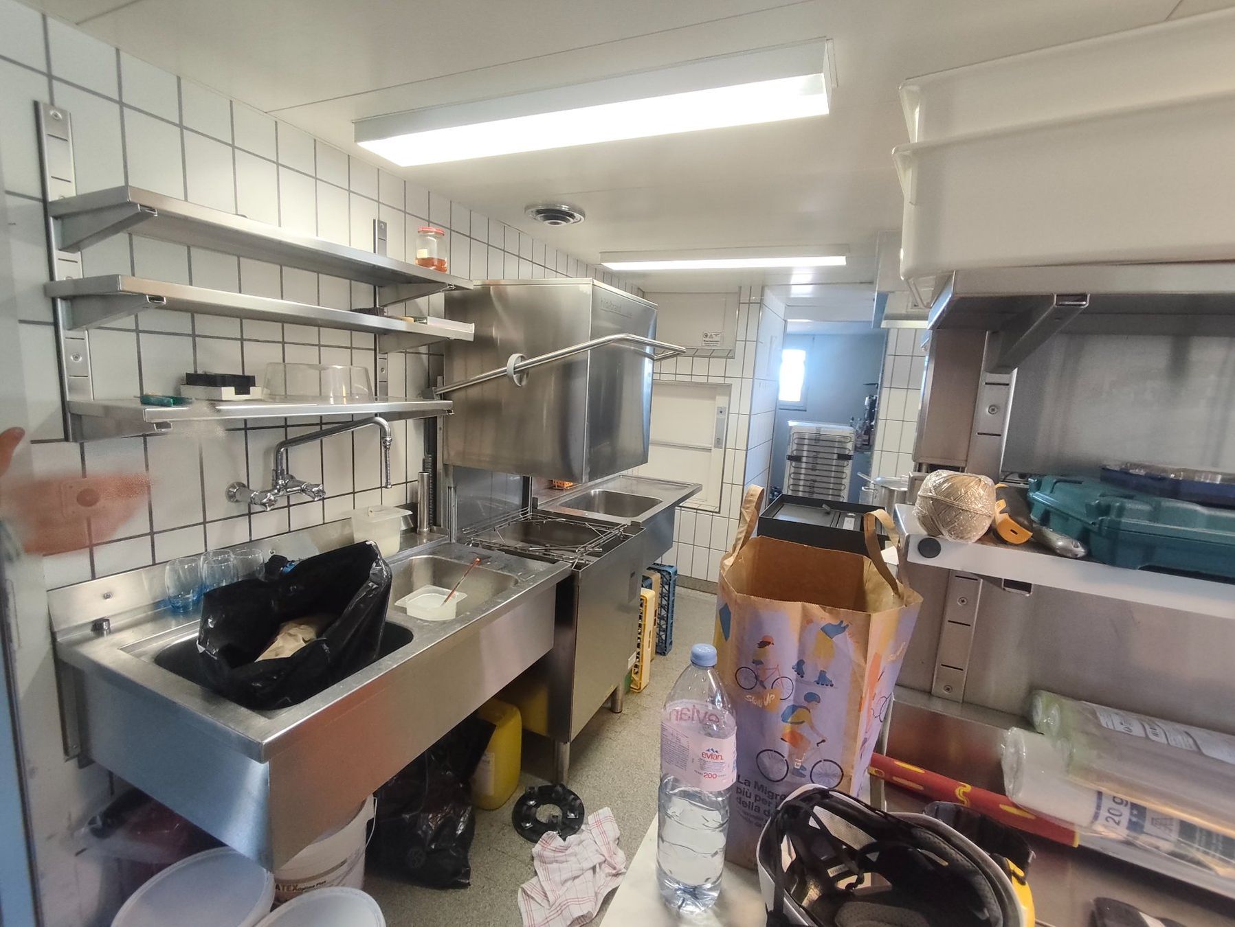 V-Zug Cucine complete: Gastroküche komplettangebot – Usato da Herisau venduto da dhu_ldk9 2