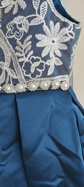Vestiti & Gonne: Mädchenkleid, Abendkleid, Blumenmädchenkleid 116/122 – Usato da Au ZH venduto da ali_tf7f 2