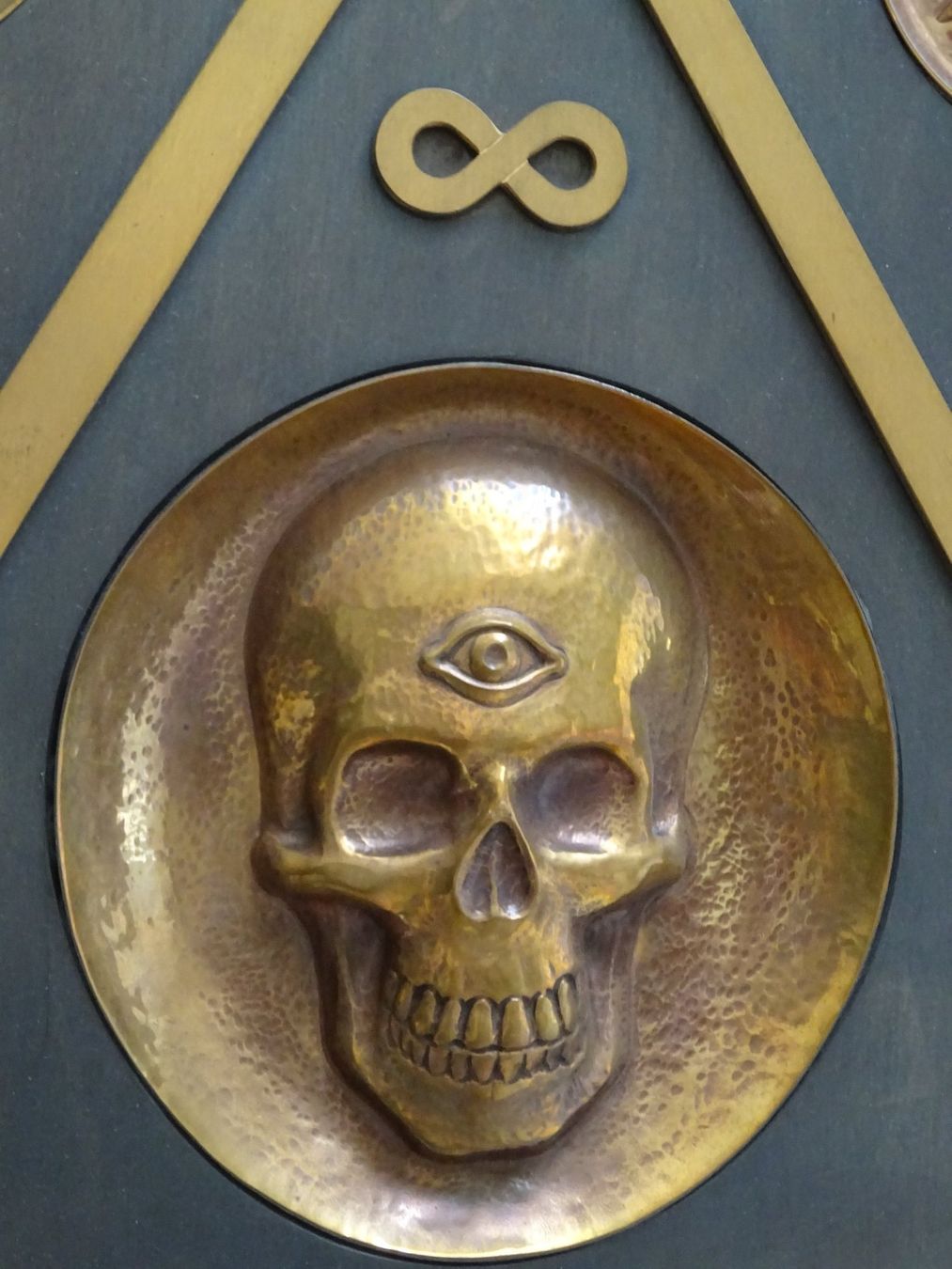 Skulpturen & Statuen: Skulptur Totenkopf Relief / B. Carl – Gebraucht aus Esslingen von eintagammeer 2