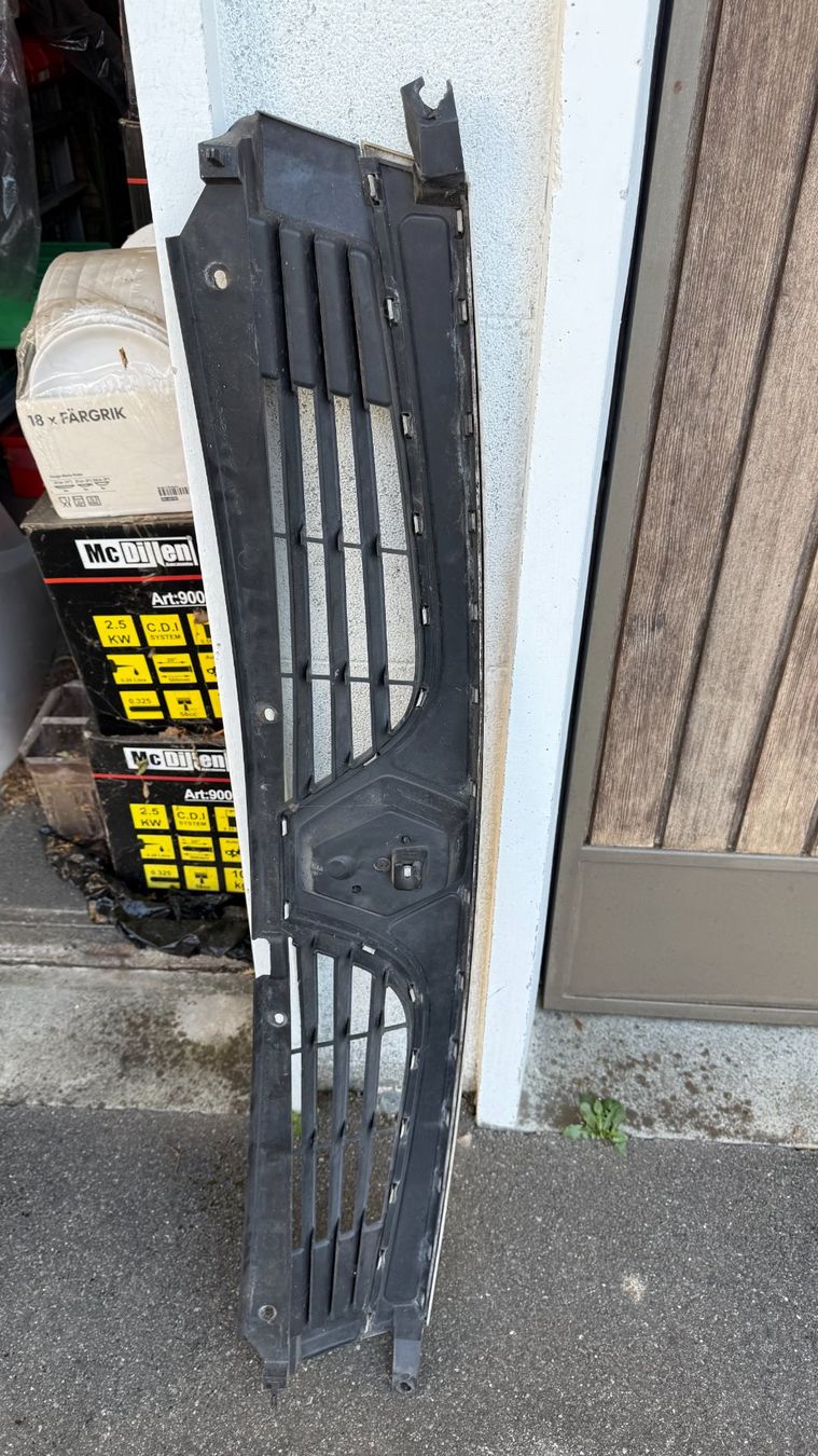 Renault Tutti pezzi di ricambio auto: Kühlergrill Renault Master II -2003-2010 – Usato da Dübendorf venduto da rog_8pqk 1