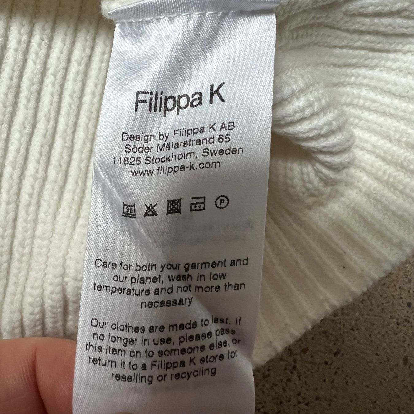 Pullover & Sweatshirts: FILIPPA K Pullover mit Ausschnitt am Rücken 🤍 – Gebraucht aus Zürich von ClosetQueen 9