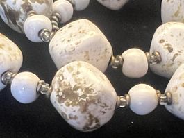 Collier Vintage Céramique Émaillée Blanche Bronze  Perles