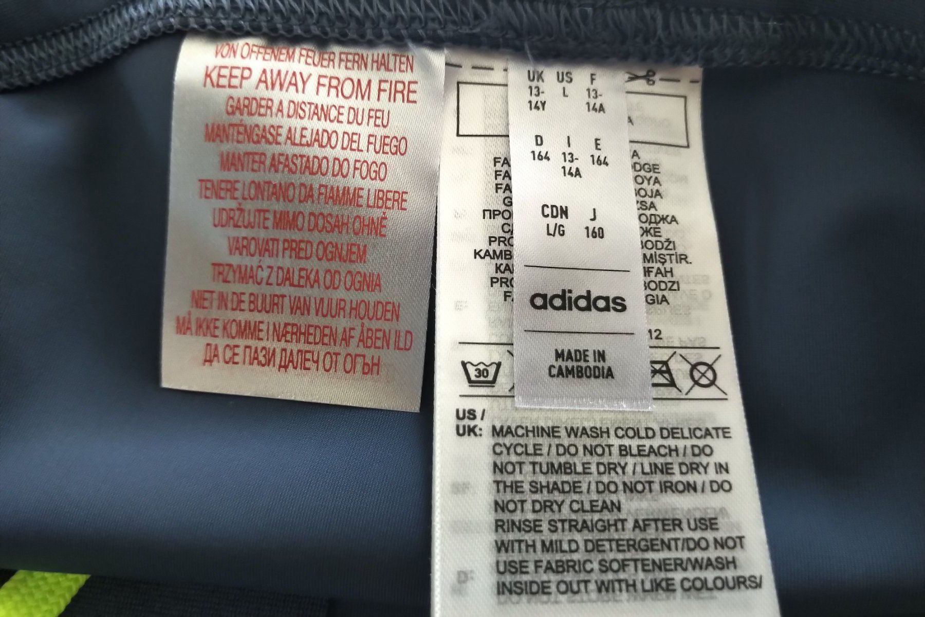 Pantalons: Badehosen Adidas + Flipflops Quicksilver – D'occasion à Meilen par FAVALLID 1