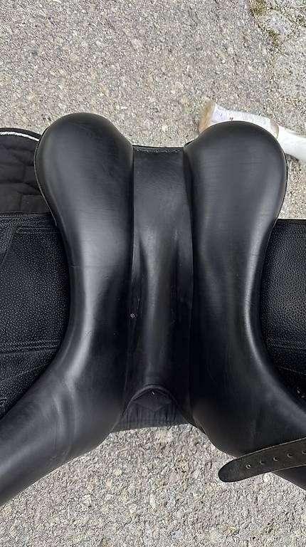 Sattel & Sattelzubehör: Luc Childeric Dressursattel – Gebraucht aus Neuenegg von dur_b79r 3