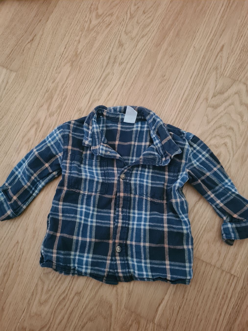 H&M Chemises, T-shirts & Polos: Kinderhemd H&M kariert Grösse 68  – D'occasion à Horw par Mirii91 1