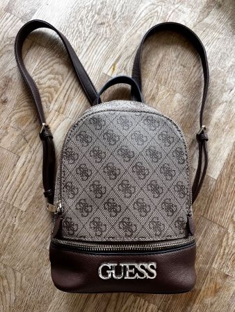 Guess Rucksack mit passender Guess Kappe_alles original_Top
