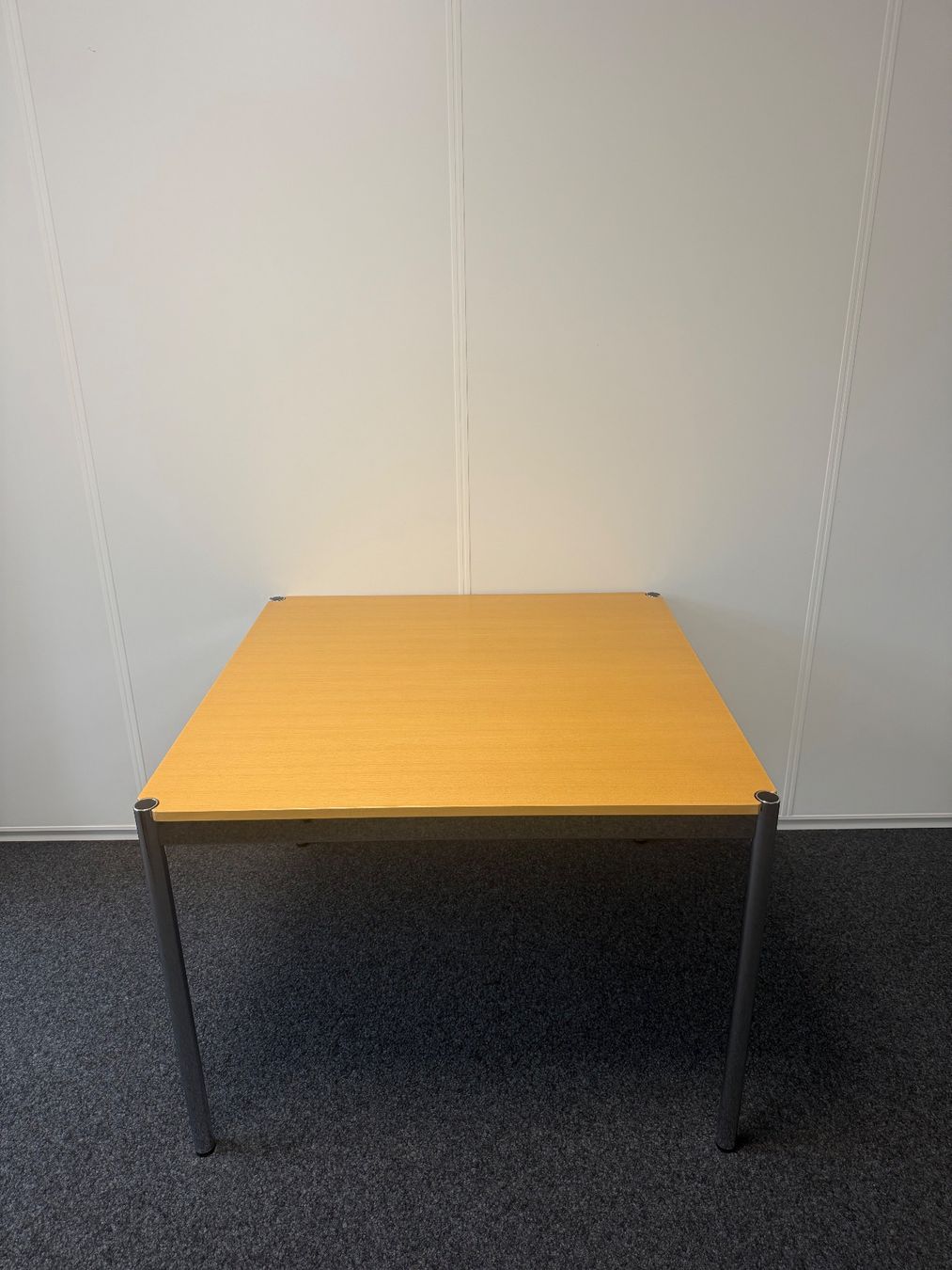 USM Tische: USM Tisch – Gebraucht aus Zürich von off_7ktg