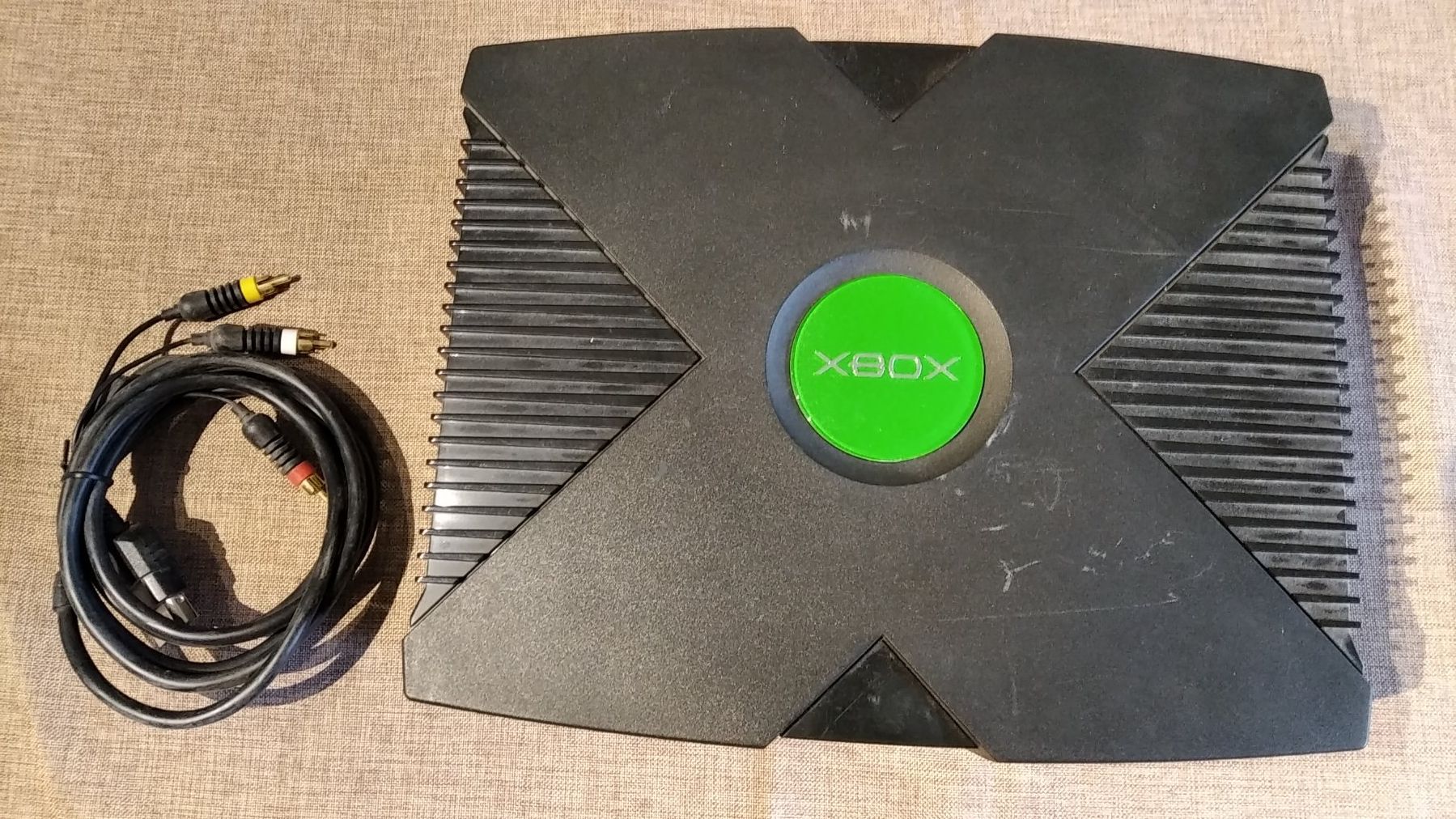 Microsoft Consoles: Console Xbox (première génération) – D'occasion à Aigle par Guy-de-Gisbourne