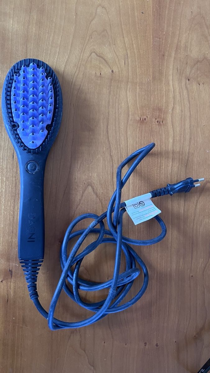 Sonstige Haarpflege: Elektrische Haarglättungsbürste - Dafni für schnelles Stylin – Gebraucht aus Zürich von geoffcollins