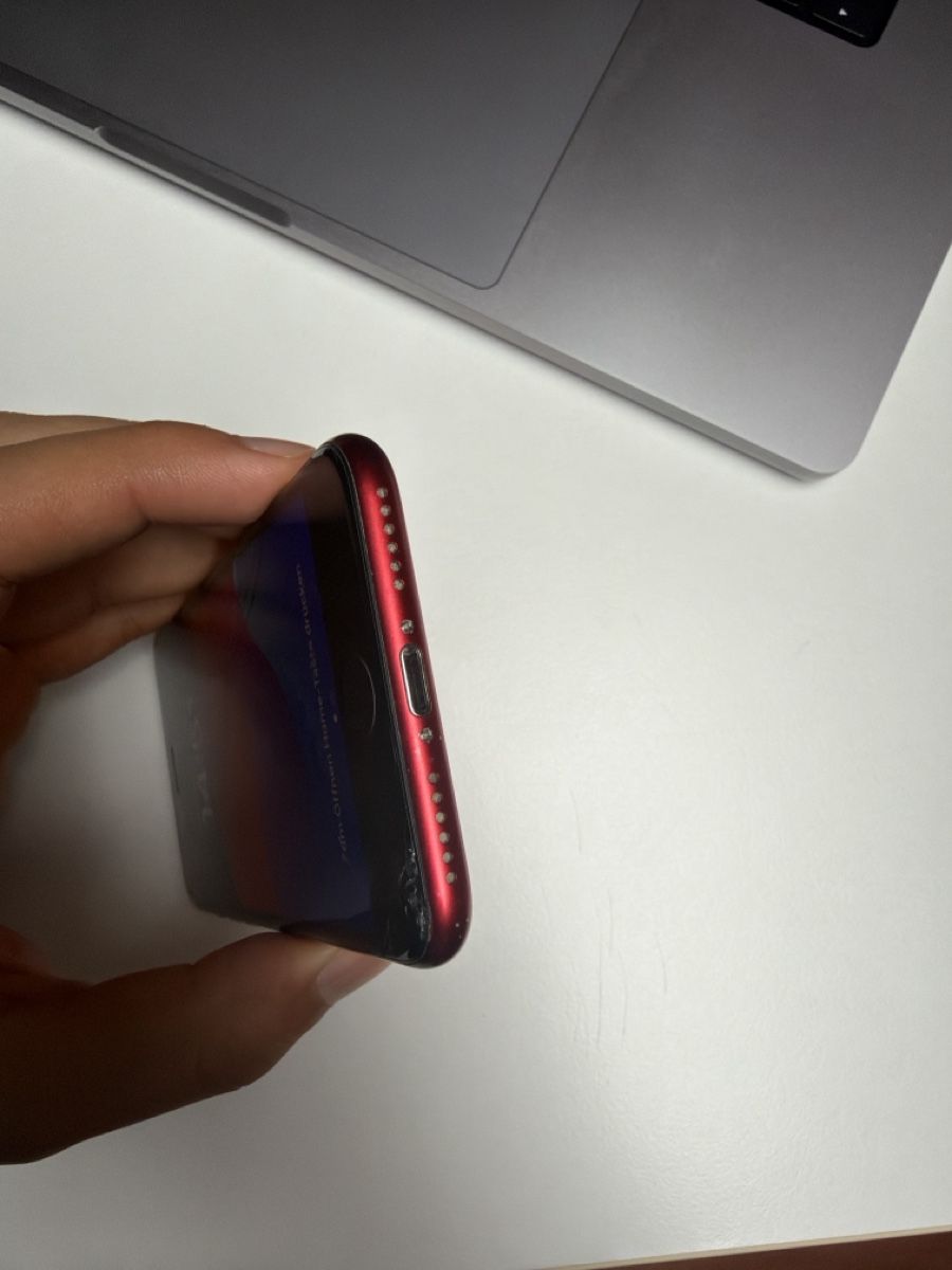 Apple Handys / Smartphones: Apple iPhone SE 128GB Red, Display Defective Condition – Defekt aus Ittigen von karim.2hami 5