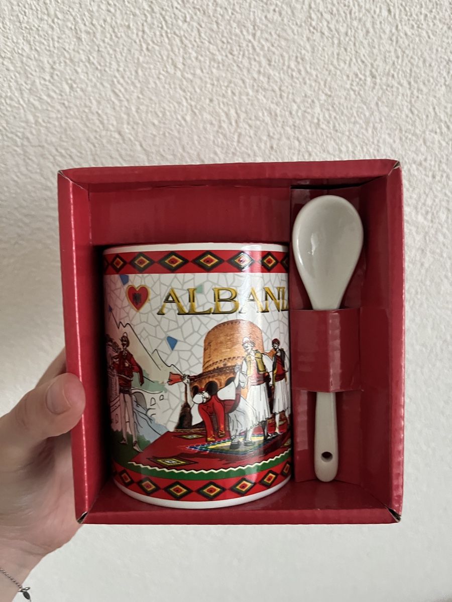 Tassen: Tasse aus Albanien  – Neu und originalverpackt aus Pfäffikon SZ von Zitrone_100