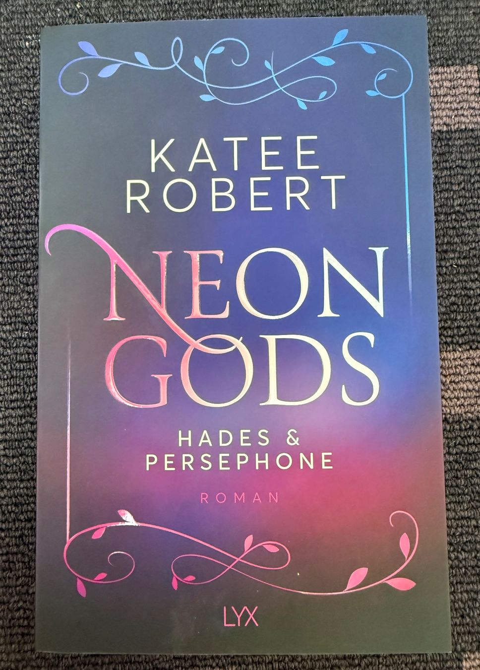 Bücher: "Neon Gods" Roman von Katee Robert – Gebraucht aus Eichberg von Lolapop18