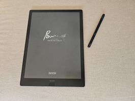 Onyx Boox Max Lumi 2 with pen