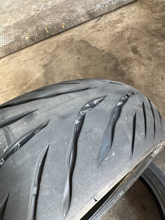 Altro in Scrittura & Disegno: Gomme moto  – Usato da Bosco Luganese venduto da Olix2020 1
