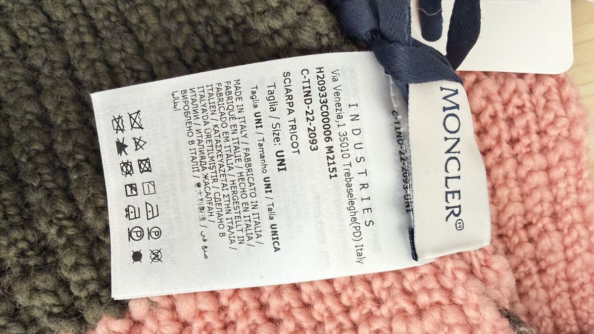 Moncler Foulards, Tücher & Schals: New big warm Moncler Scarf 24cmx 260cm with tag – Neu (gemäss Beschreibung) aus Birmensdorf ZH von Bibiisgood 6