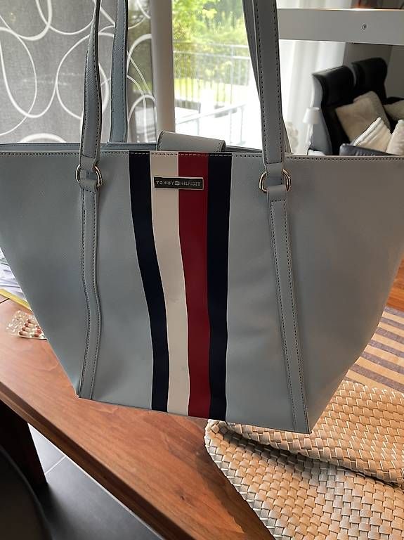 Borse da donna: Shopper tommy hilfiger – Usato da Rütihof venduto da sus_6r5m