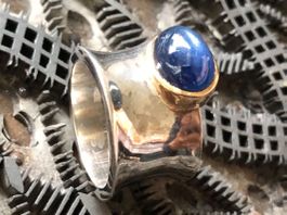 SAPHIR (H) in Goldfassung /Silberring   Grösse  +62