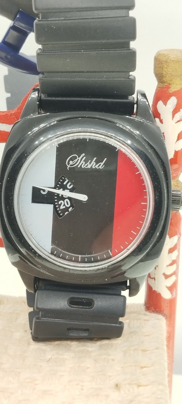 Montres: montre shdsh quartz – D'occasion à La Chaux-de-Fonds par jac_9llg