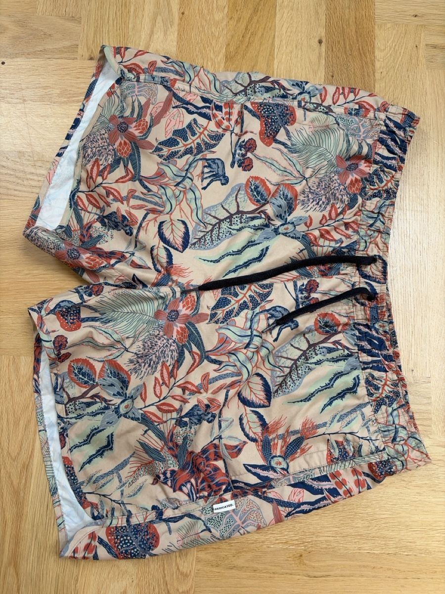 Pantalons: Badehose DEDICATED. mit Blumenmuster Grösse L, gebraucht – D'occasion à St. Gallen par andyschwendener91