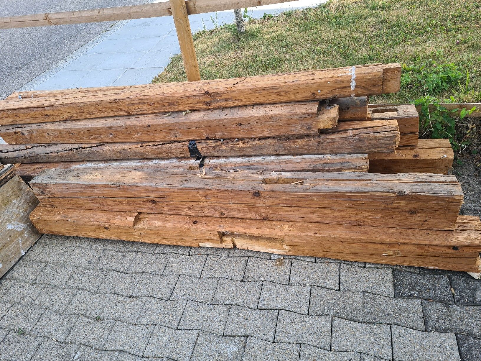 Holzartikel: Alte Bälken, Rustikale Balken – Gebraucht aus Waldkirch von Hypertenuse 1