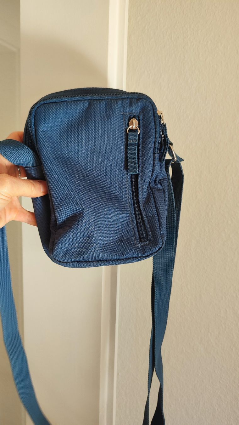 Taschen: Lässige Umhängetasche / Bauchtausche – Gebraucht aus Basel von kopfstand 3