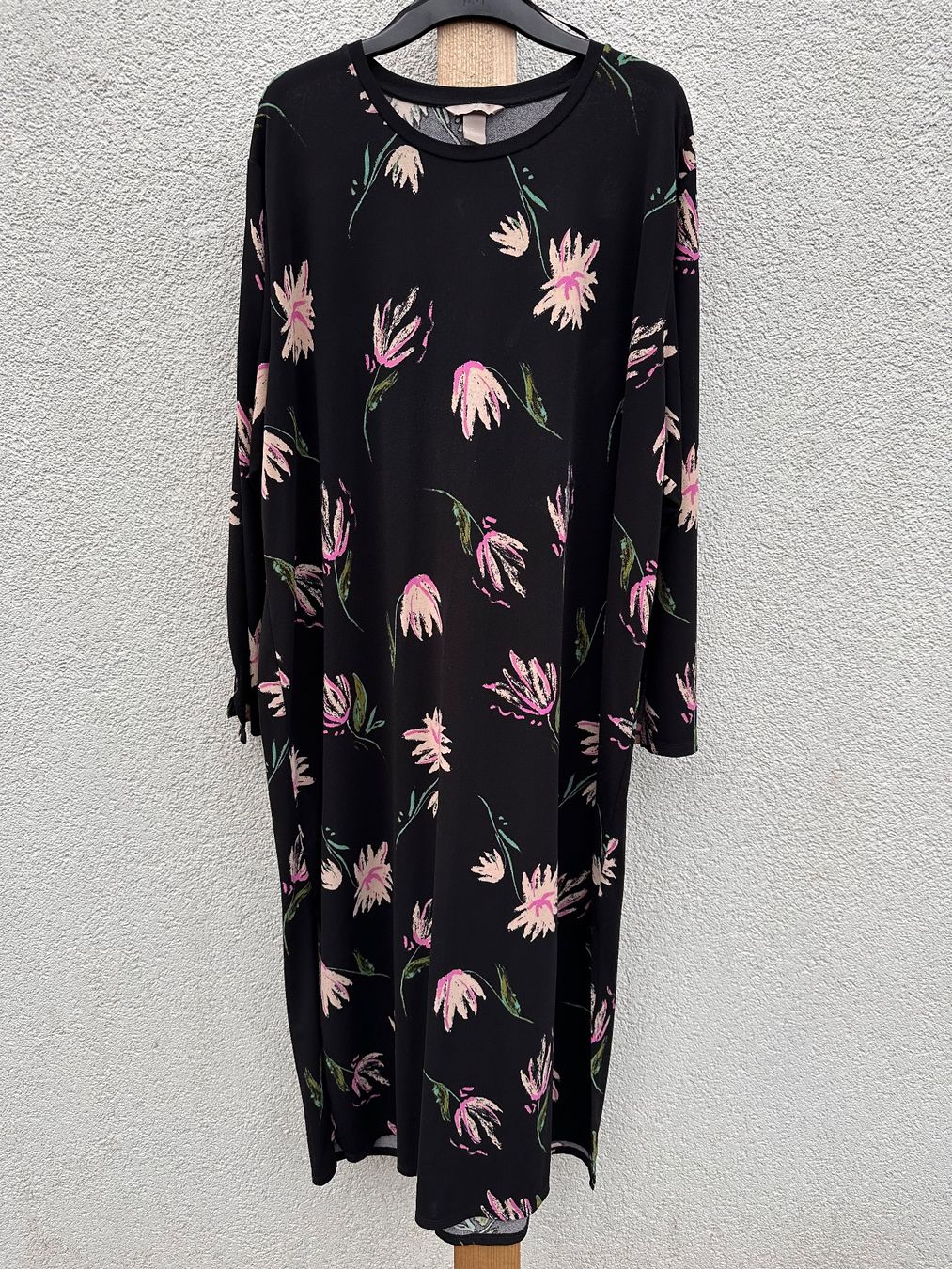 H&M Vestiti: 2Kleider mit Blumen Grösse 4XL – Usato da Tannay venduto da naxos66