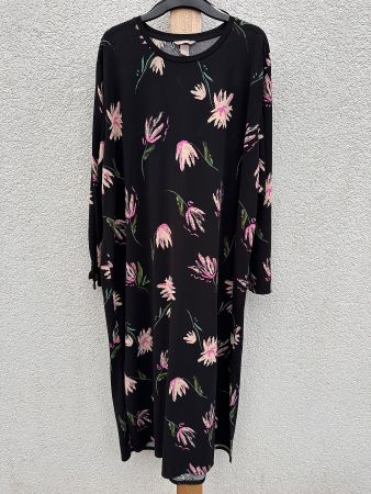2Kleider mit Blumen Grösse 4XL