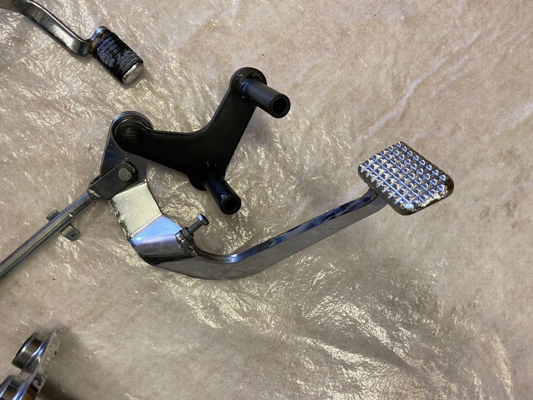 Chopper: Fussrasten Honda VT 750 Black Widow – Usato da Escholzmatt venduto da Wikinger11 1