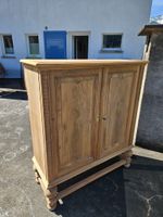 Holzschrank