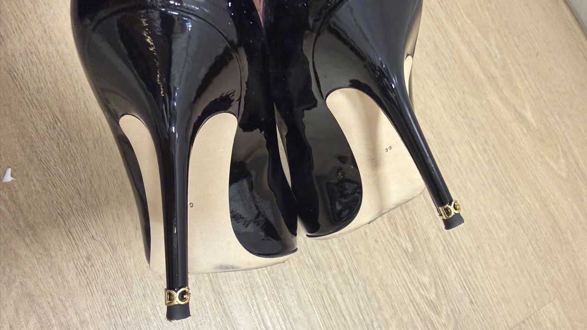 Dolce & Gabbana Scarpe da donna: Dolce&Gabbana Lack Pumps Schwarz, Gr. 39 – Usato da Horn venduto da FashionFlowerCh 2