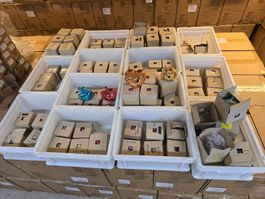 Posten schöner neuer Sparkassen in div. Farben ab 1.-