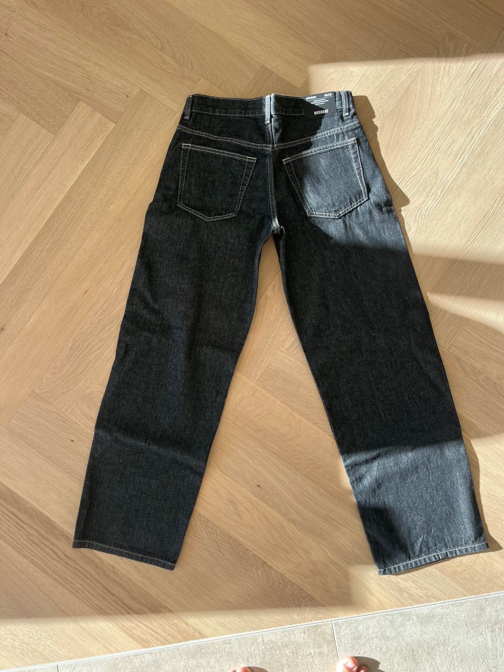 Weekday Jeans: Weekday SPHERE Jeans, taille 28/32,  Neuf – Nuovo e nell'imballaggio originale da St-Blaise venduto da Yeeppp 2