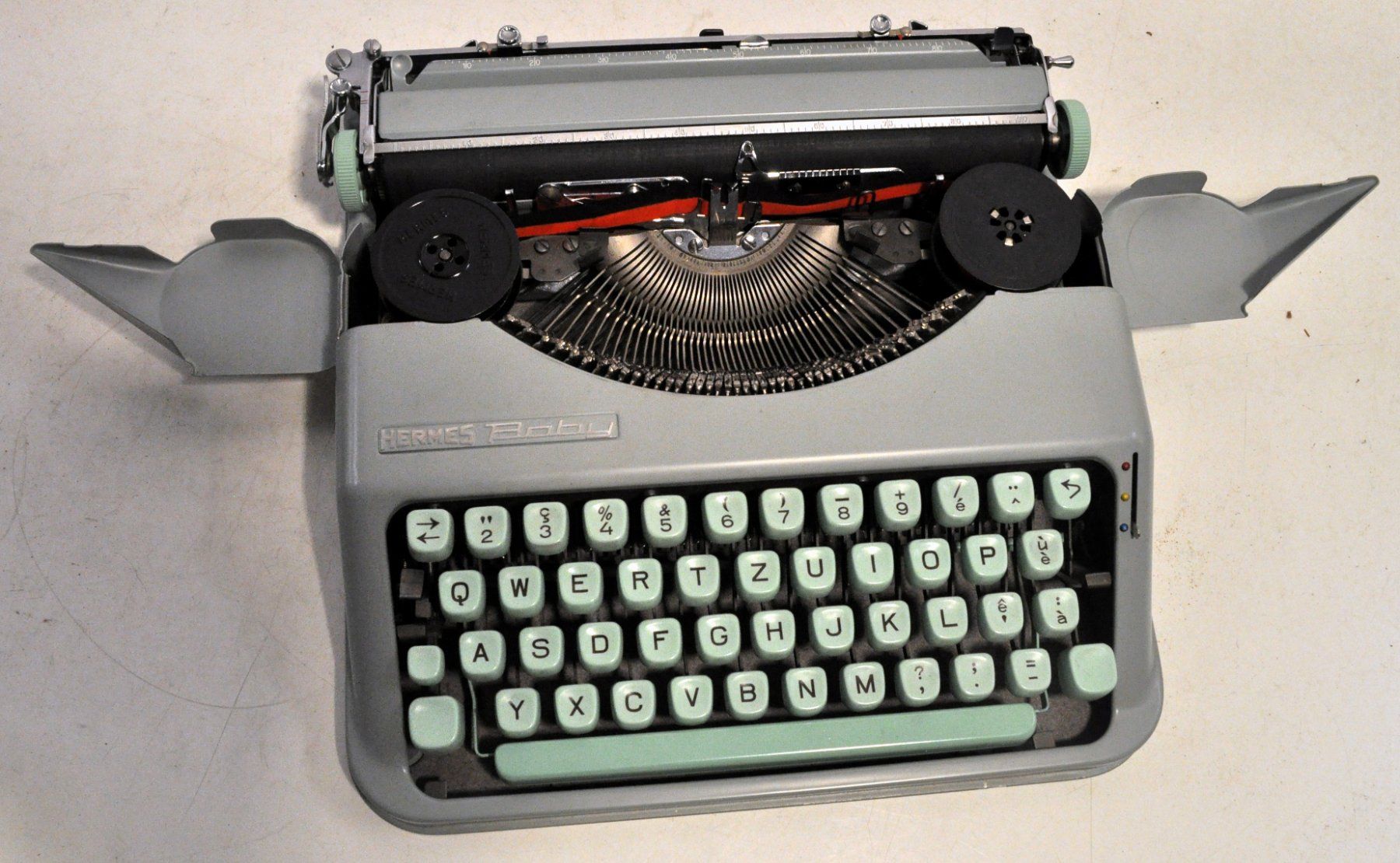 Hermès Macchine da scrivere: Machine à écrire vintage "Hermès Baby" – Usato da Neuchâtel venduto da Neuchatel