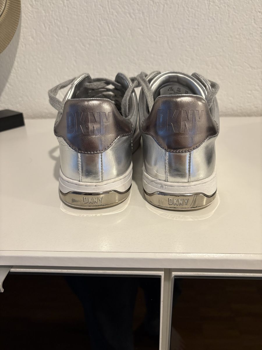 DKNY Scarpe da uomo: Sneaker DKNY Silver – Usato da Bülach venduto da kittygismo 3