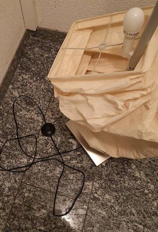 Lampade: Lampe, fauteil, table basse, paravent, etc. – Usato da Lausanne venduto da Adinomis 3