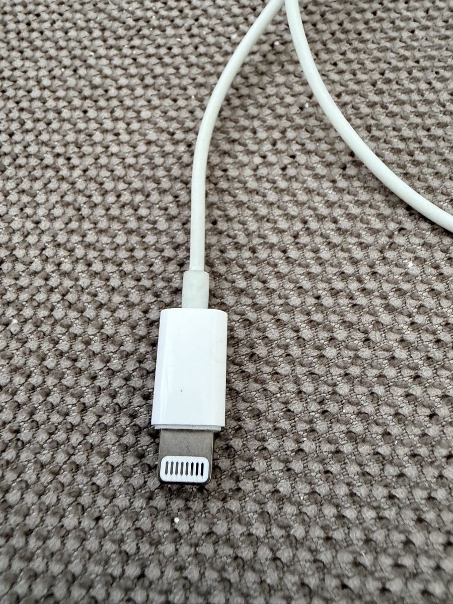 Apple Ladegeräte: Auricolari Apple con cavo Lightning, bianchi – Gebraucht aus Lugano von can_xdd8 2