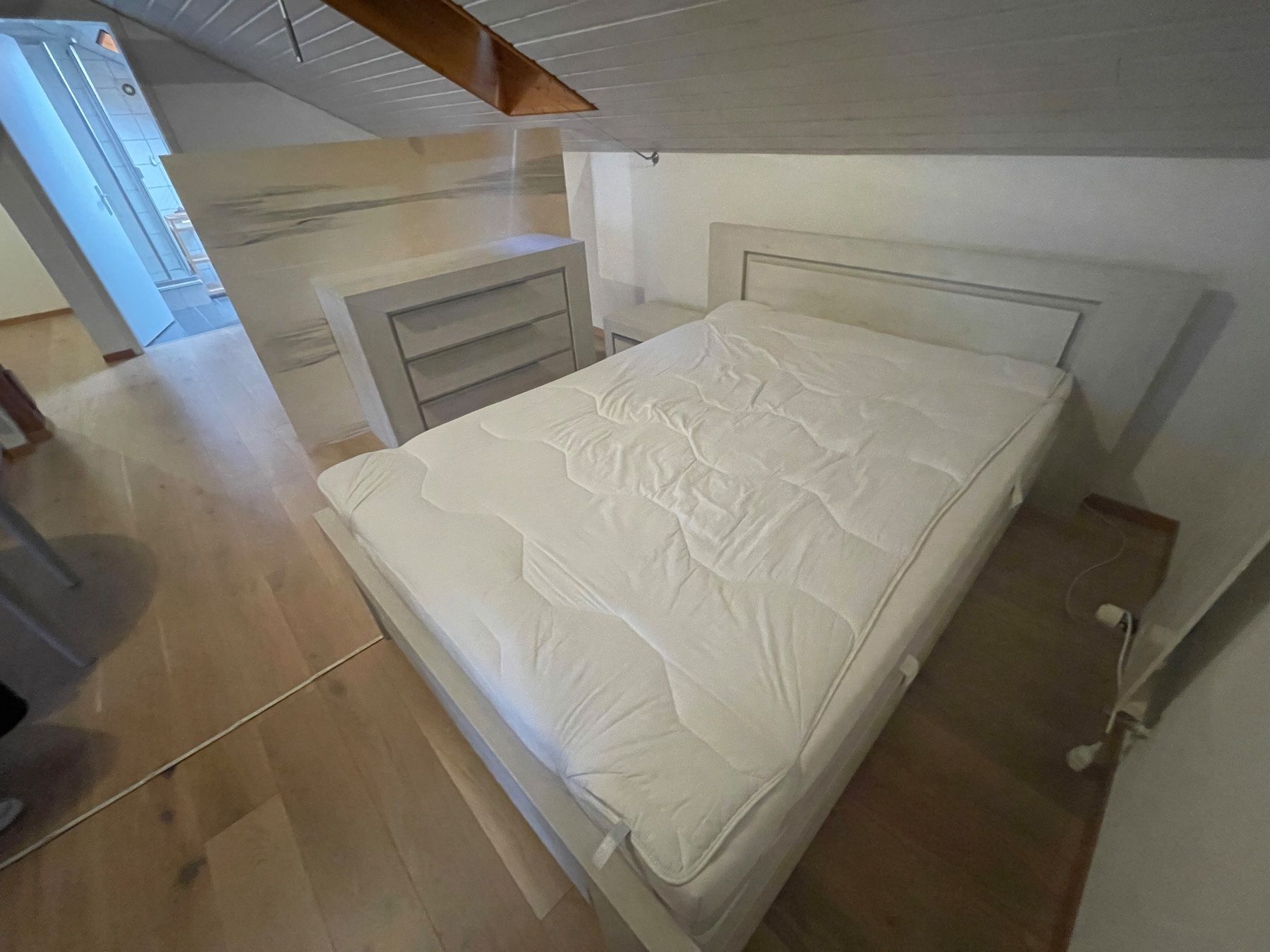 Letti: Ensemble de chambre : lit, commode et table de nuit – Usato da Malleray venduto da bel_rd6b 1
