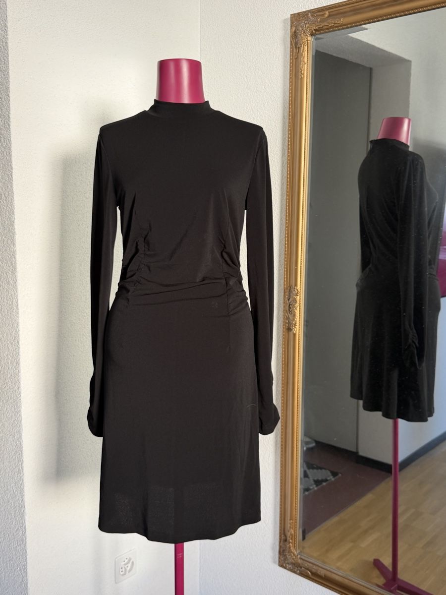 Vestiti: Elegantes, schwarzes Kleid – Nuovo (secondo la descrizione) da Niederuzwil venduto da Lisascloset