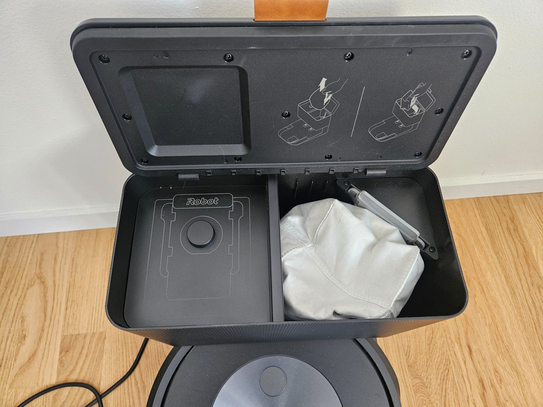 Irobot Aspirapolveri & Accessori: Neuer Irobot Roomba J7+ – Nuovo (secondo la descrizione) da Oberwil-Lieli venduto da ver_9r2k 2
