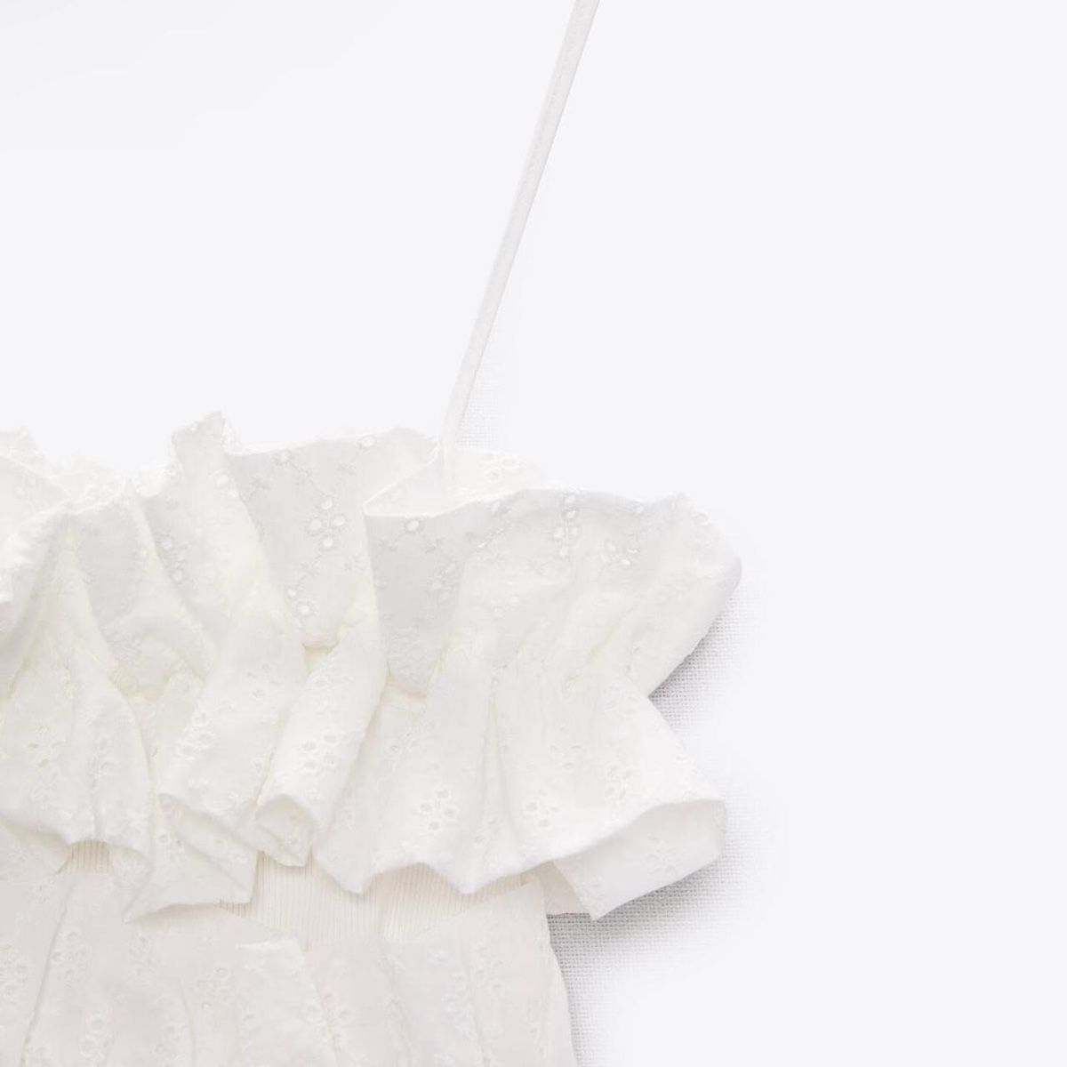 Zara Tops: White Ruffle Crop Top  – Neuf avec emballage d'origine à Basel par 1moonstar 2