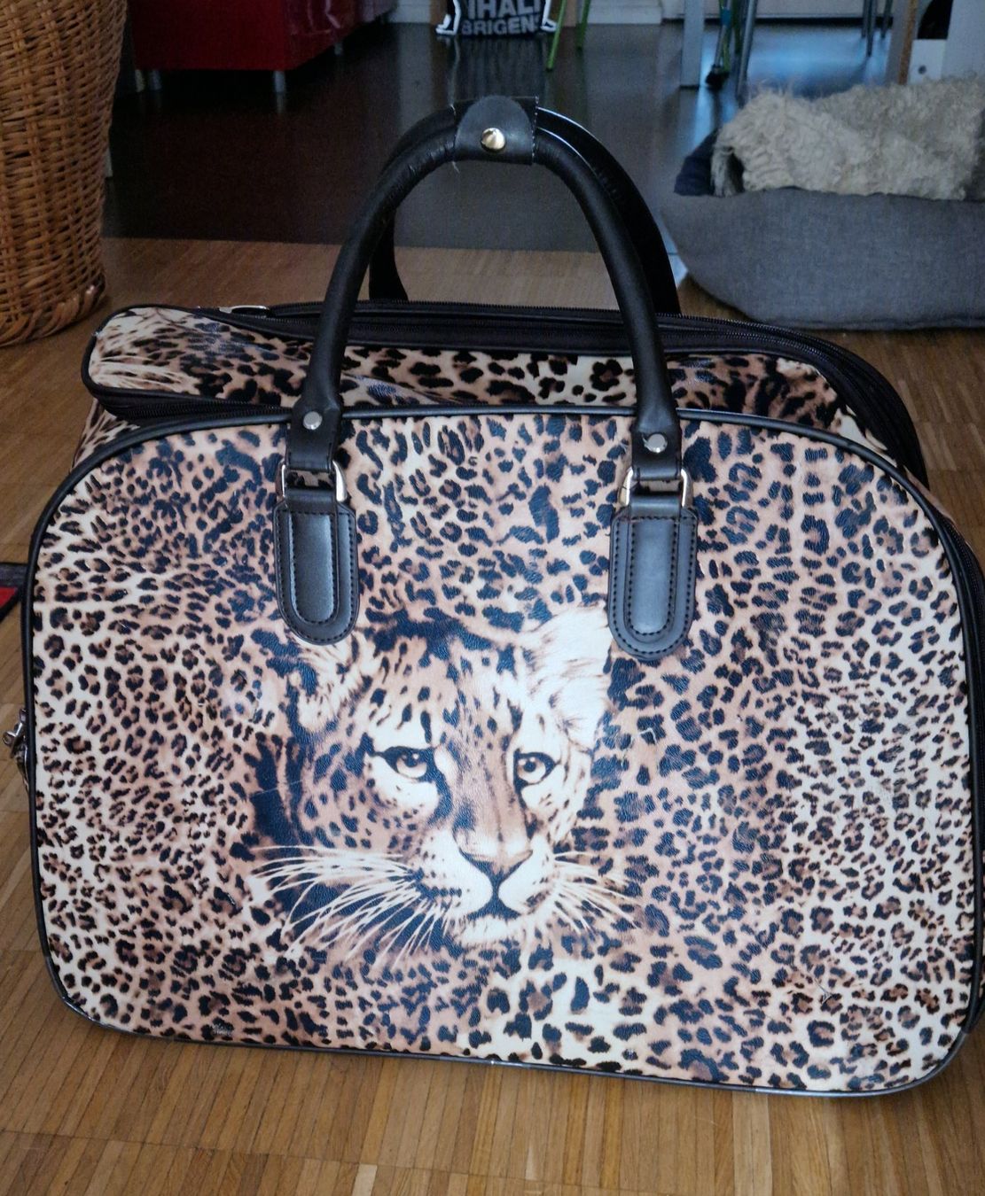 Borse: exklusive Reisetasche mit Leopardenmuster – Usato da Zürich venduto da Sissi-Minouche 1