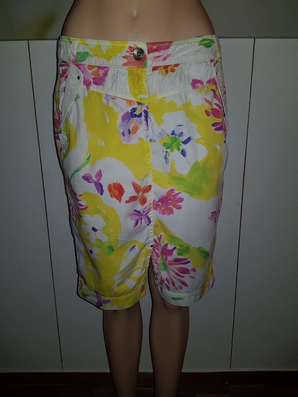 Marc Cain Gonne: MARC CAIN Jupe / Rock taille / Grosse M (2) – Usato da Cossonay-ville venduto da Super-Price-Quality