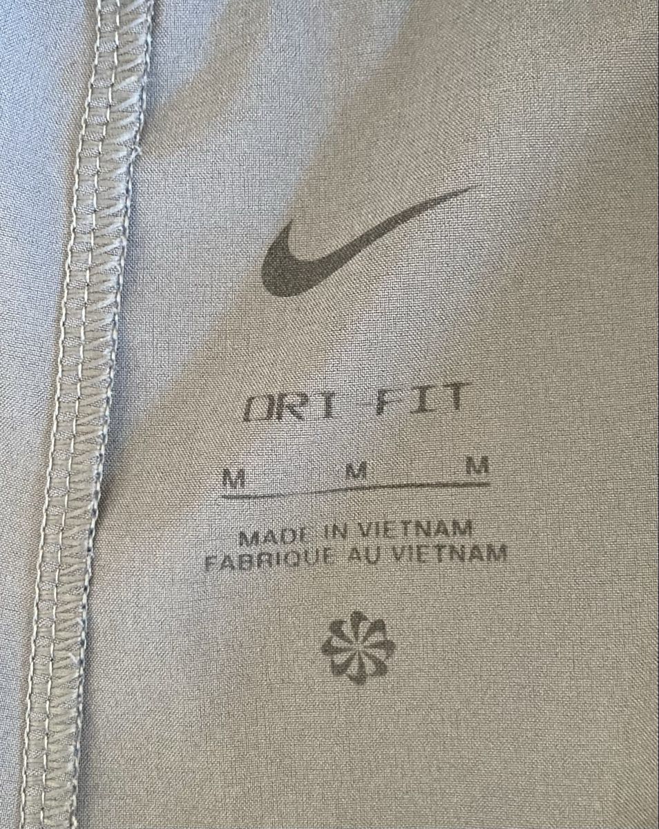 Nike Pantaloni: Shorts Nike Dri-Fit gris taille M – Usato da Chêne-Bougeries venduto da GiovannaDiLoreto 5