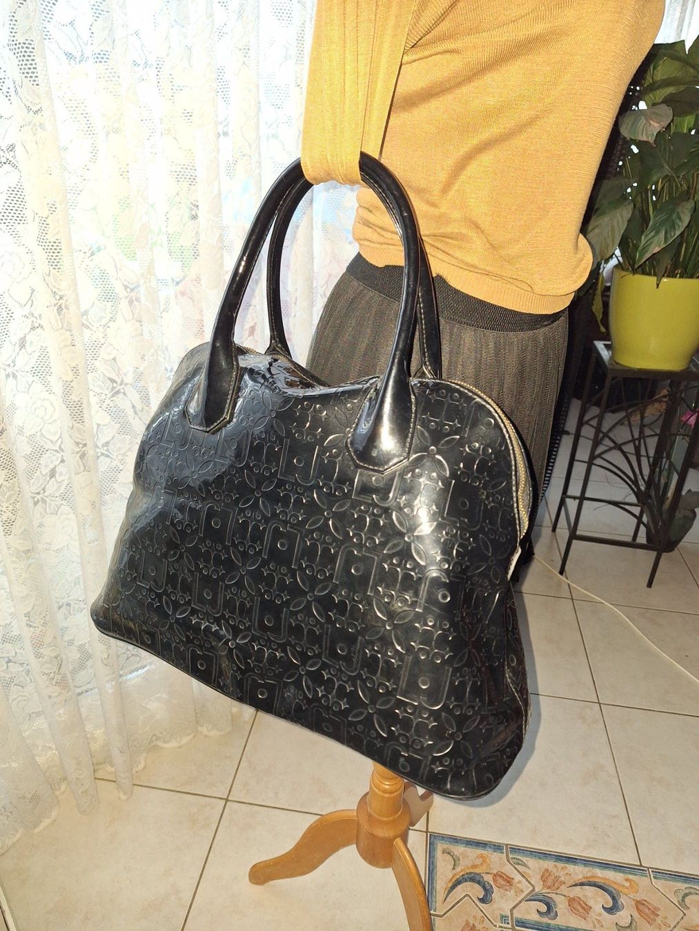 Borse da donna: Sac à main noir verni LUI-JO – Usato da St-Triphon venduto da Jldr0 2