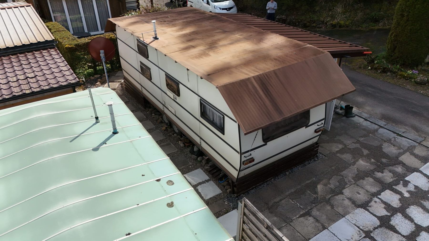 Veicoli da campeggio: Wohnwagen auf festem Stellplatz – Usato da Rotkreuz venduto da Pertehan 4
